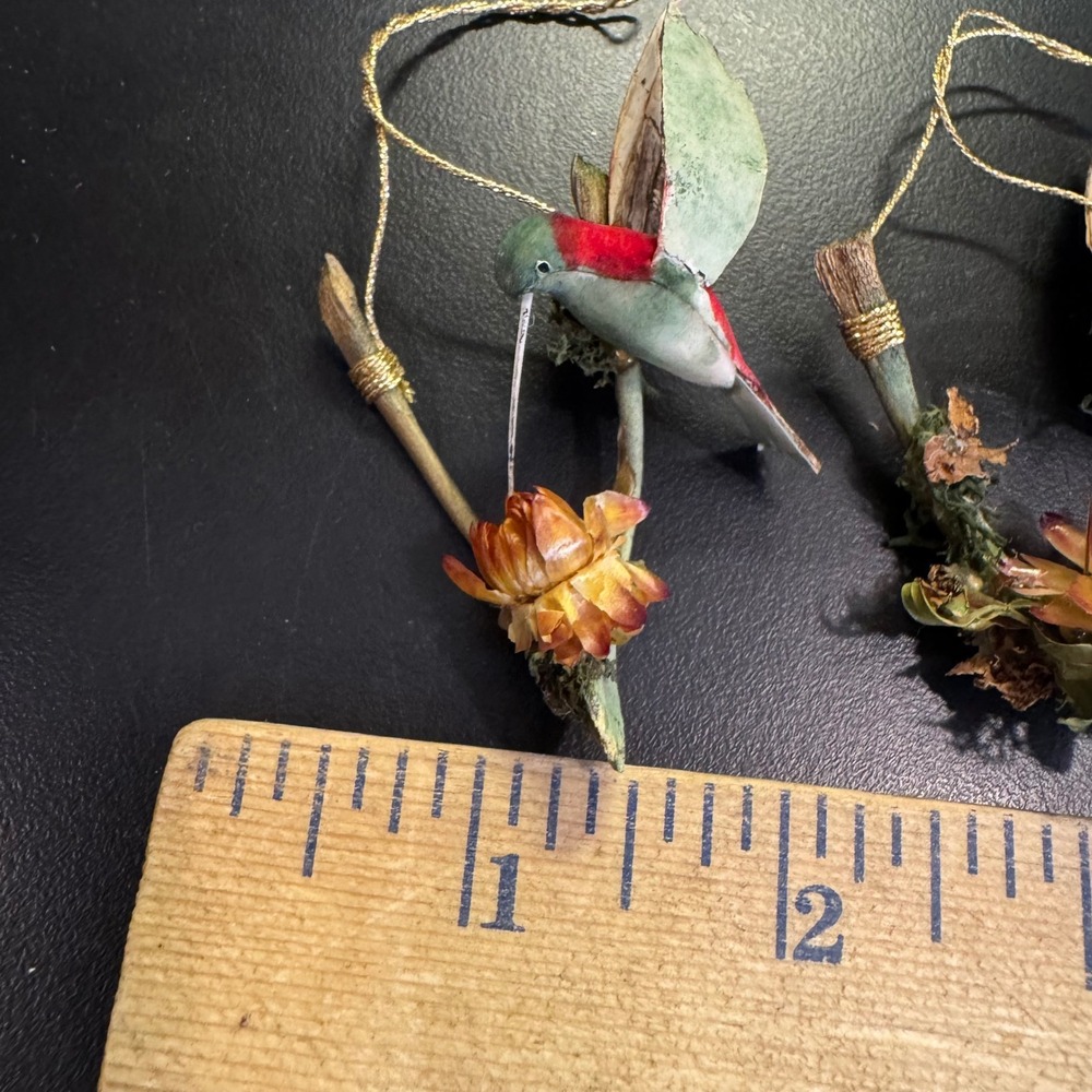 Hummingbird Ornament Set 2 Small Green Red Dried‎ Flower Woodland Nature Decor - Picture 3 of 4